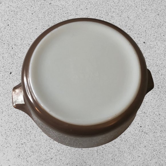 Pyrex Woodland Brown Flowers Round 474-B 1.5 Quart Casserole Dish - Picture 6 of 7